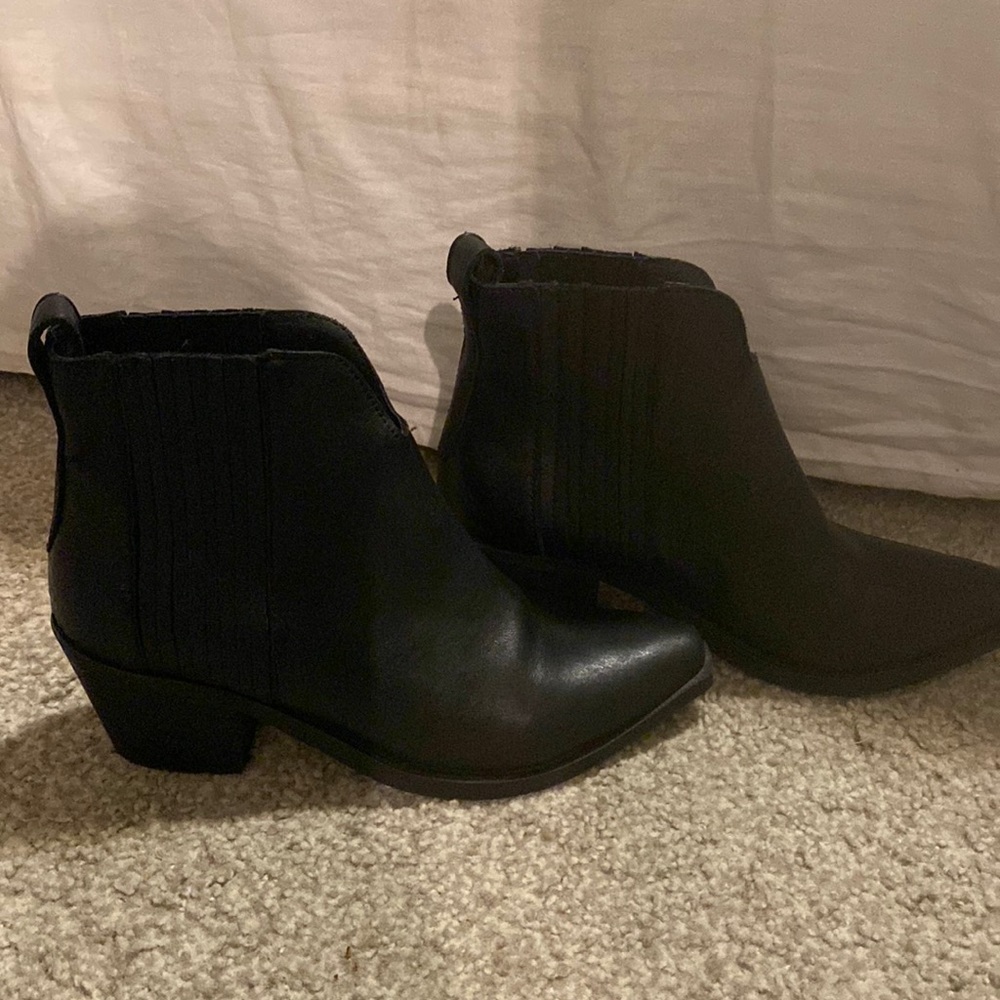 Black Steve Madden bootie, Webster 7.5